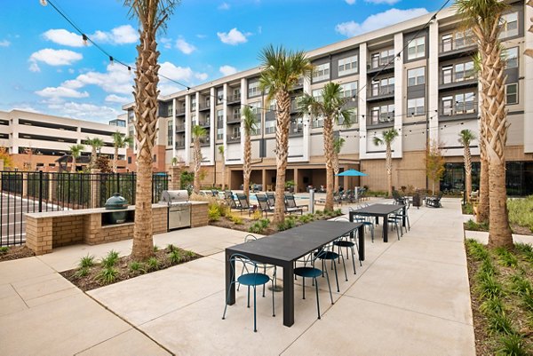 grill area/patio at Bennet at BullStreet Apartments
