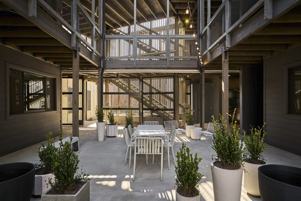courtyard at Millhouse Apartments
