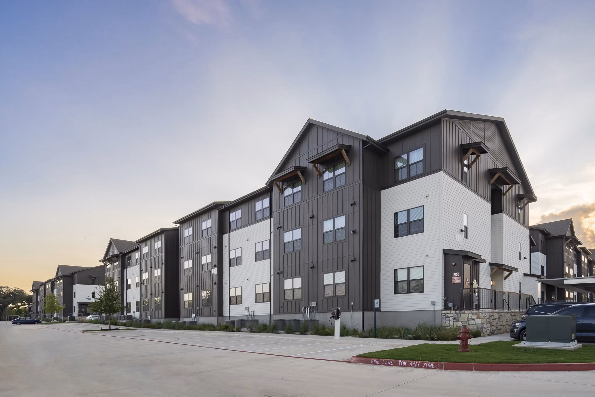 Citizen House Bergstrom: Modern mid-rise building in vibrant South Austin