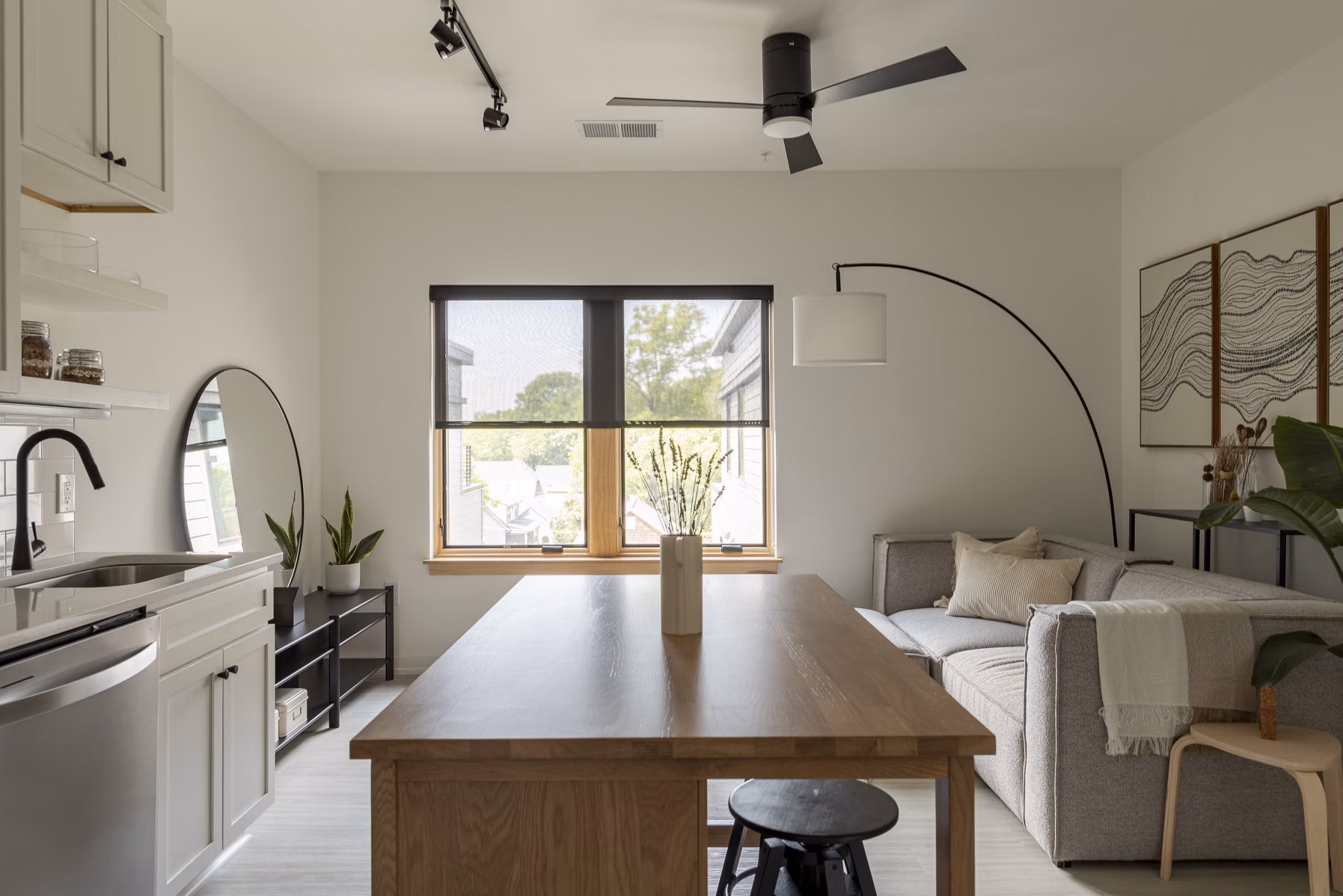 dining room at Inkwell Apartments 