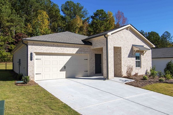 exterior at Summerwell Deerhaven Apartments