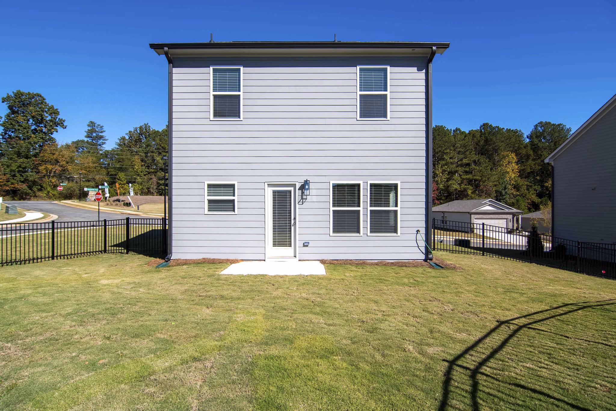 Summerwell Deerhaven: Elegant luxury apartments in a serene neighborhood