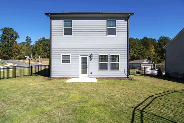 exterior at Summerwell Deerhaven Apartments