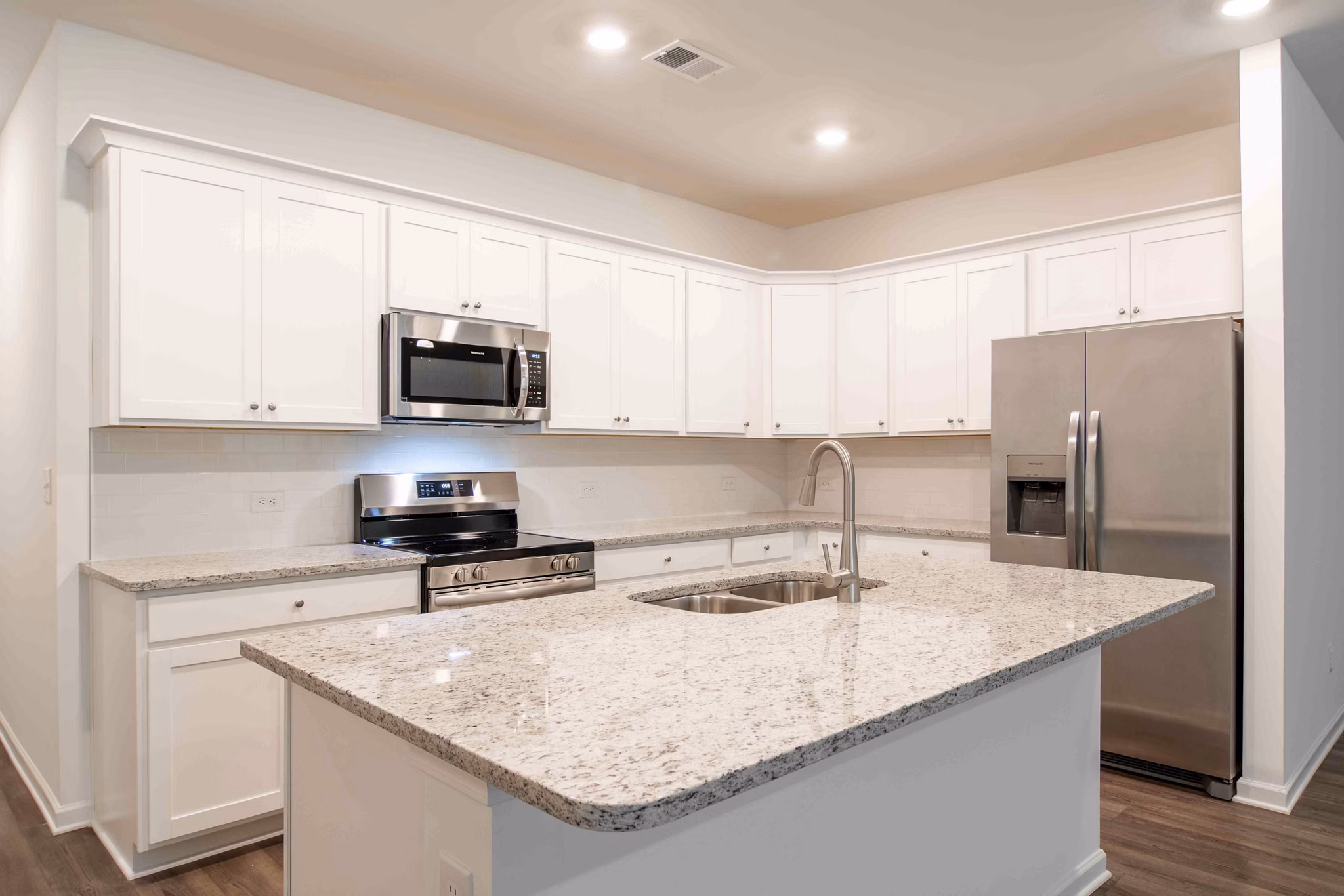 Summerwell Deerhaven Apartments: Modern kitchen with sleek countertops and stainless steel appliances