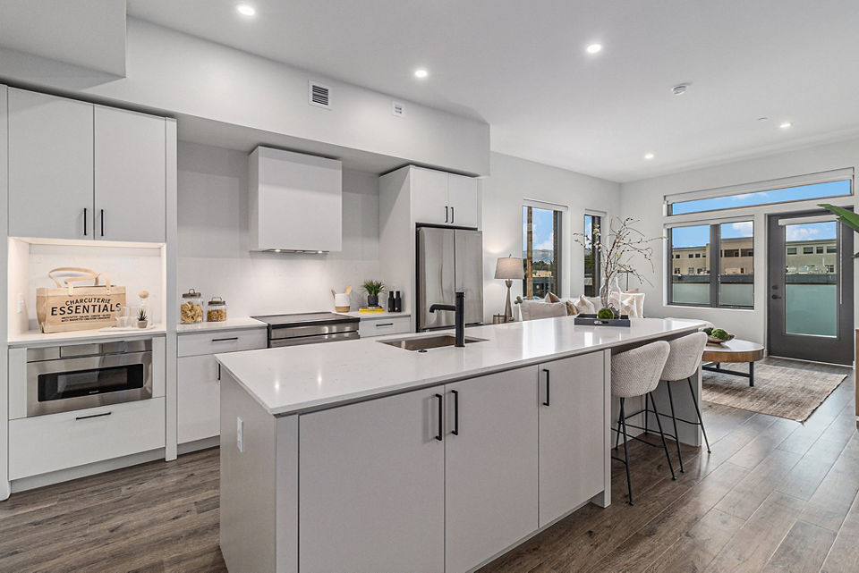 kitchen at Pearl at Boulder Commons Apartments 