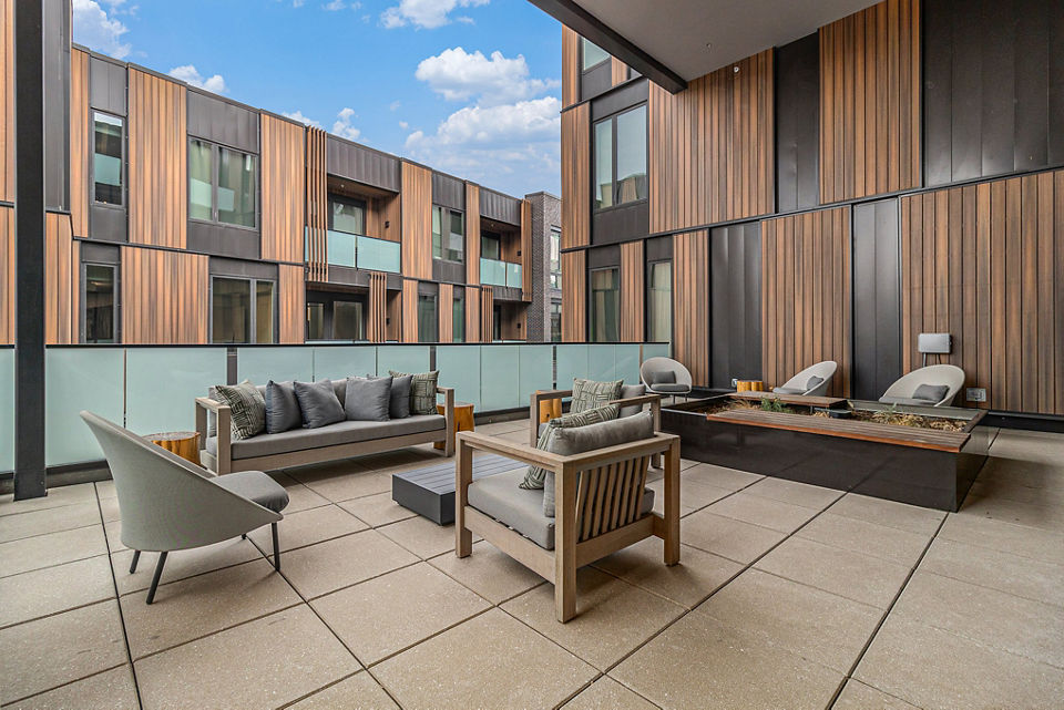 patio at Pearl at Boulder Commons Apartments 