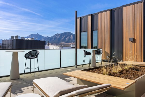 rooftop deck at Bluff at Boulder Commons Apartments