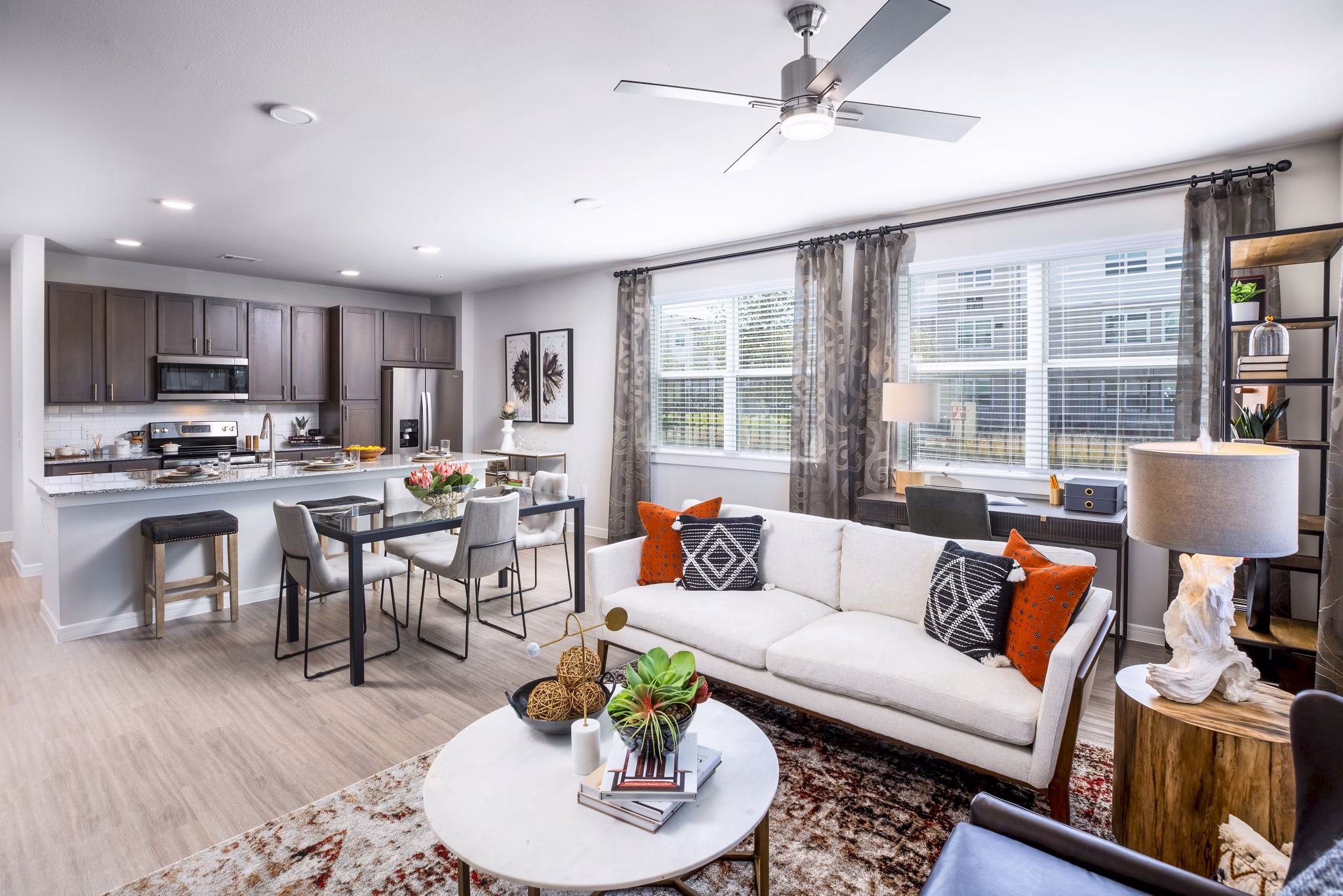 Spacious living room with modern decor at Allora Alamo Heights Apartments