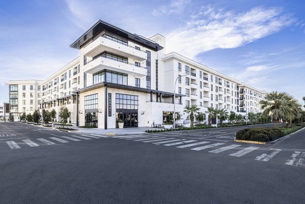 exterior at Hollywood Park Apartments