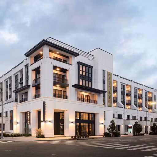 Hollywood Park Apartments: Sleek luxury apartments in prime Hollywood location