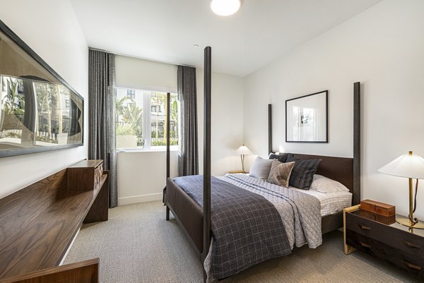 Spacious bedroom with contemporary furnishings at Hollywood Park Apartments