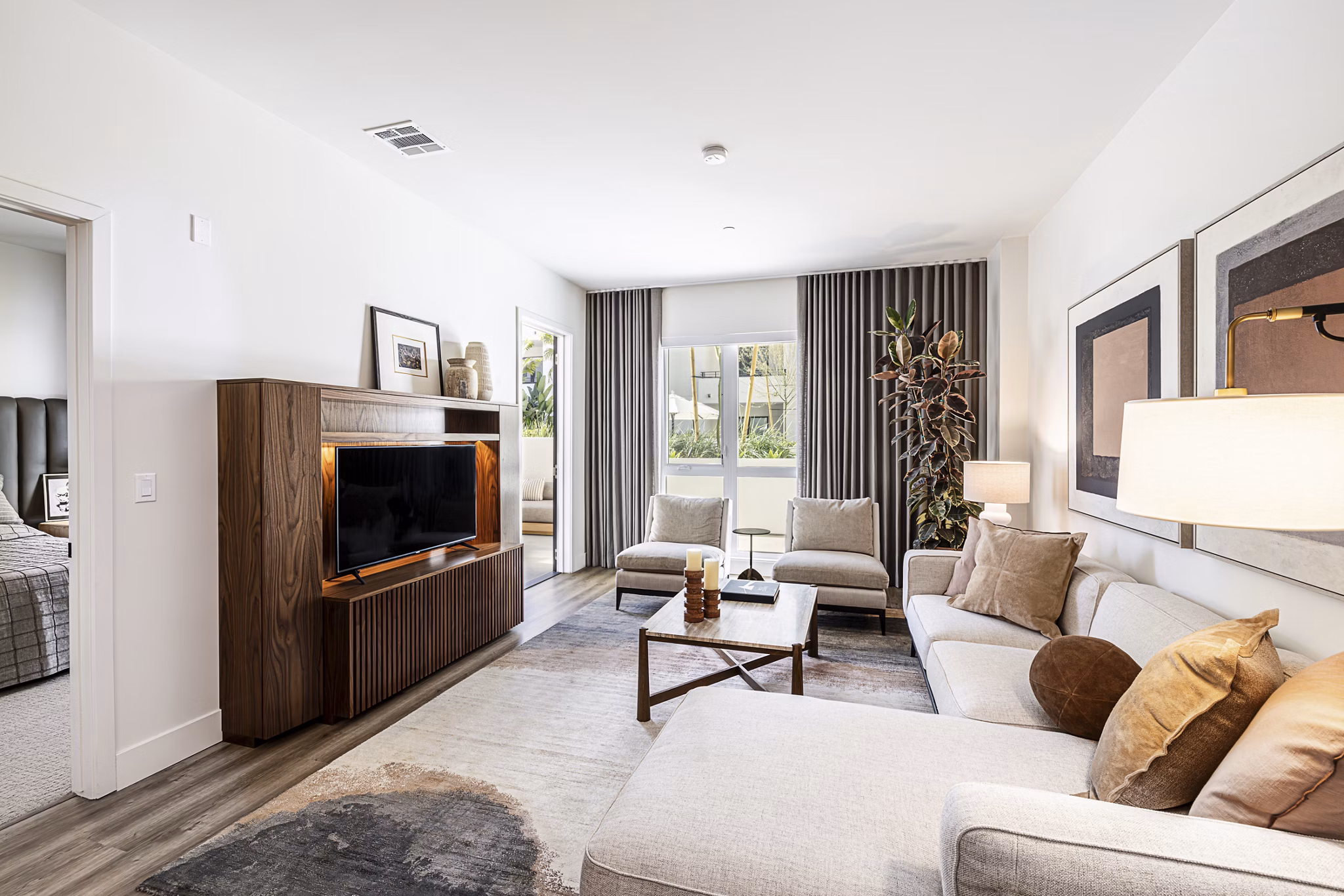 Spacious living room with modern decor at Hollywood Park Apartments