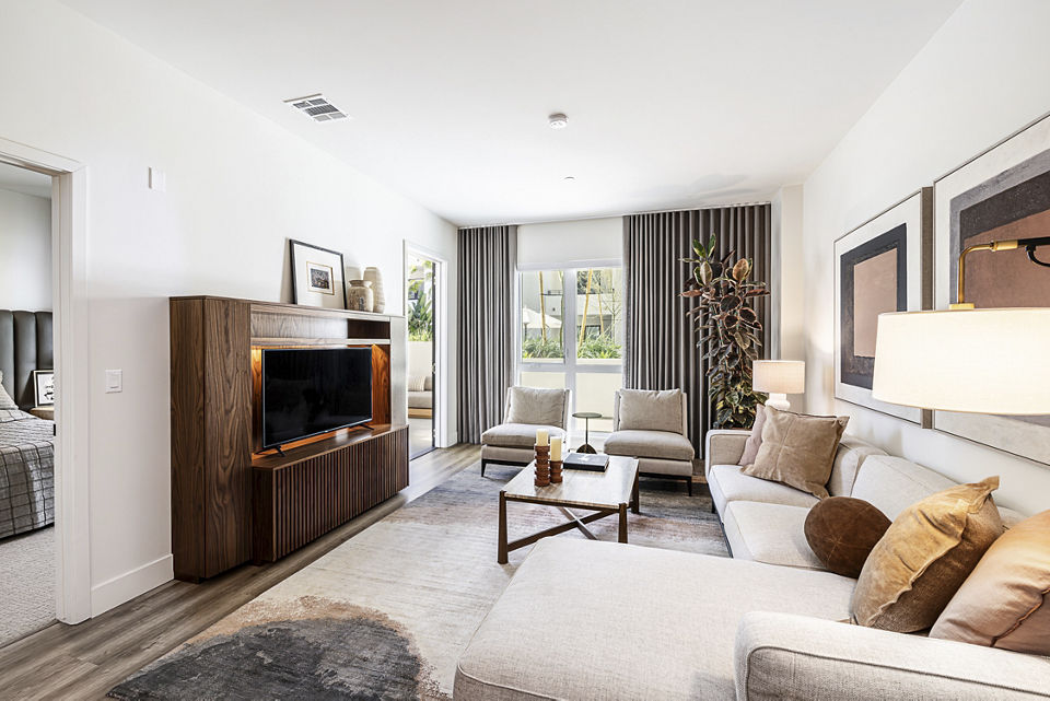 Spacious living room with modern decor at Hollywood Park Apartments
