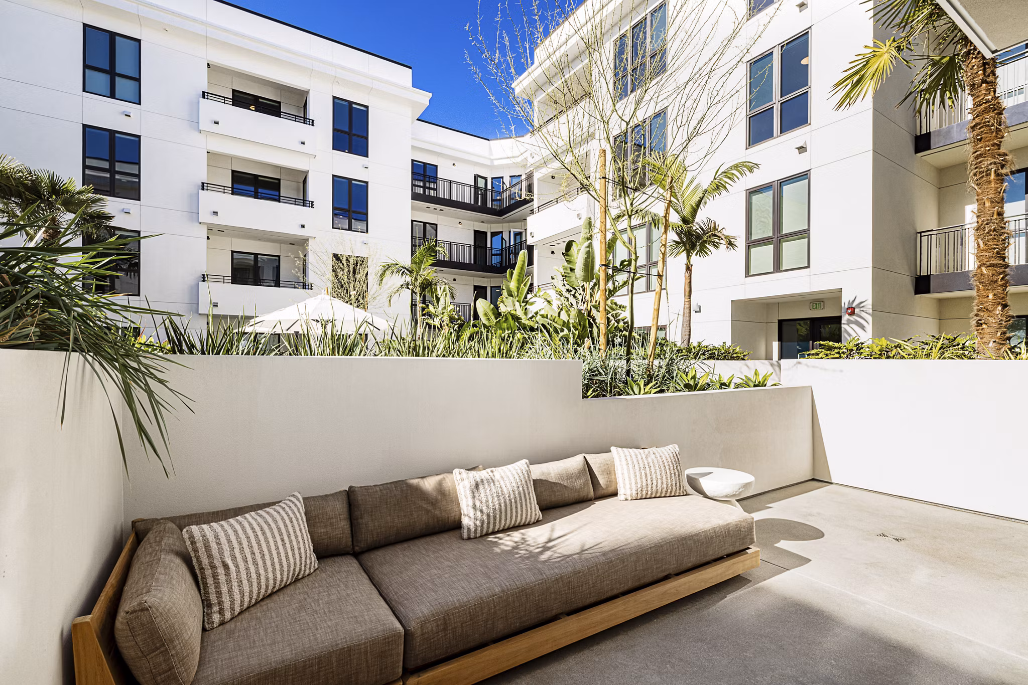 Outdoor patio with stylish seating at Hollywood Park Apartments, ideal for entertainment in a luxury setting