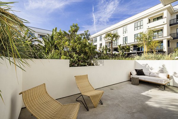 Stylish outdoor patio with cozy seating at Hollywood Park Apartments