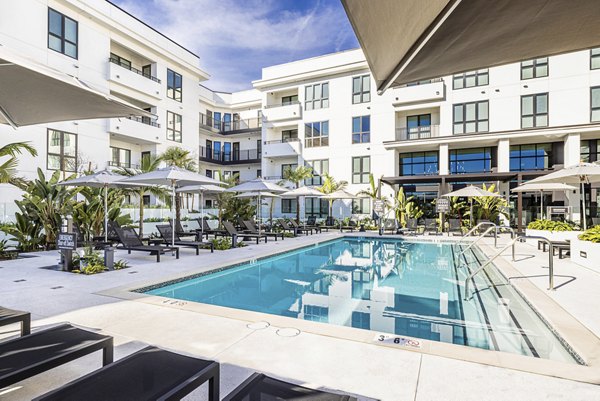 pool at Hollywood Park Apartments