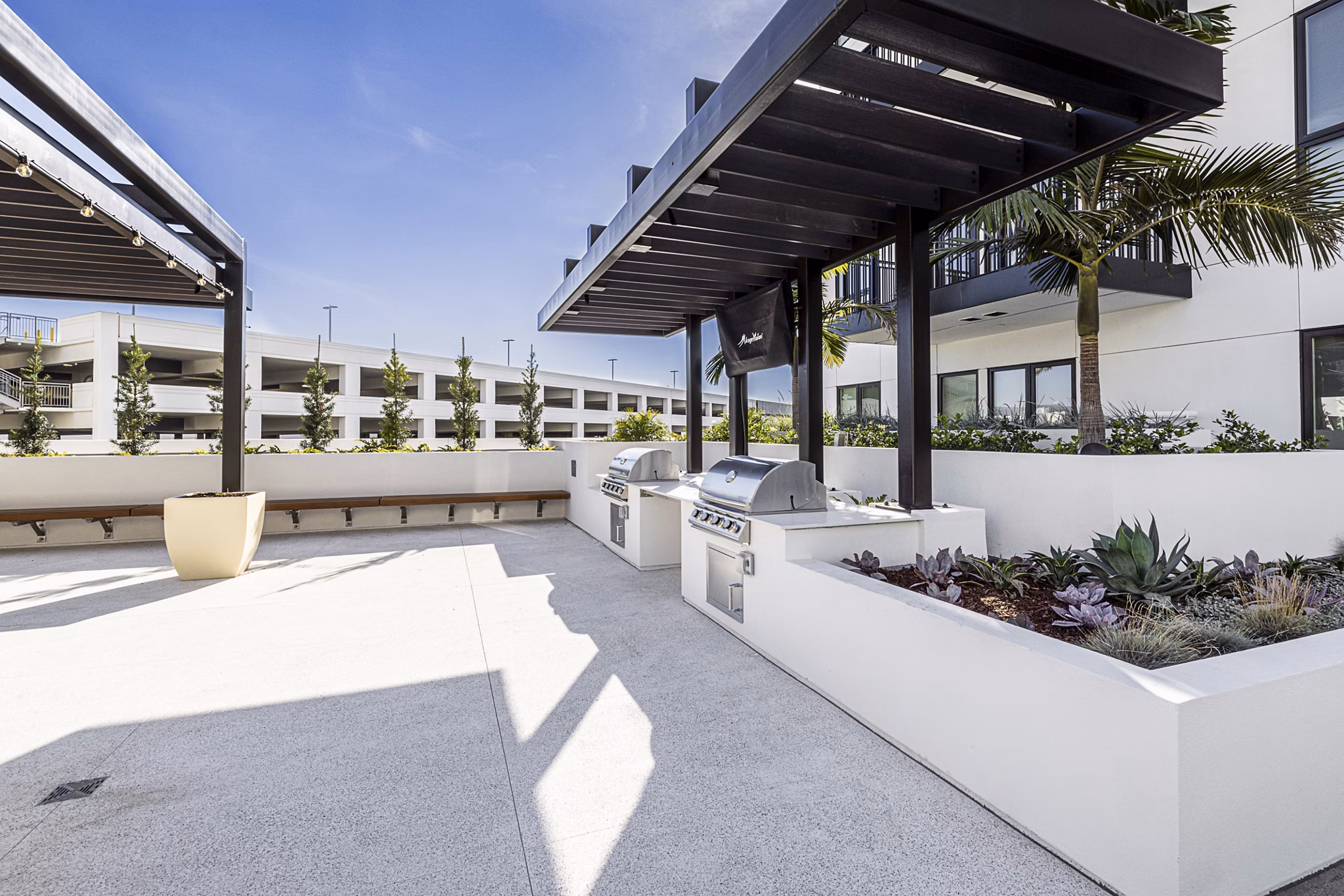 Spacious outdoor grill area with modern seating at Hollywood Park Apartments