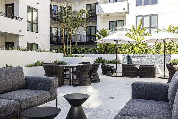Hollywood Park Apartments: Serene courtyard with lush greenery and seating areas in a luxury apartment community