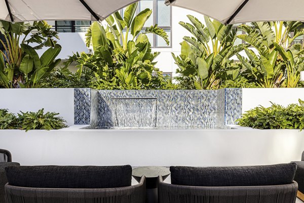 Hollywood Park: Serene courtyard with lush greenery at luxury apartments