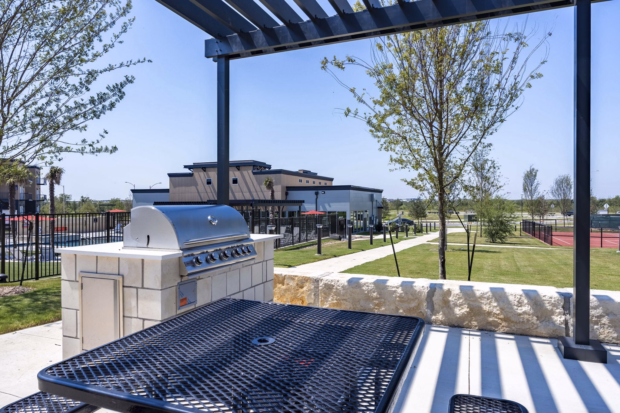 grill area at FLATZ 512 Apartments