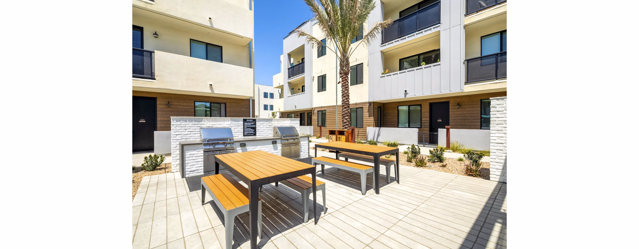 grill area/patio at Ironwood Apartments