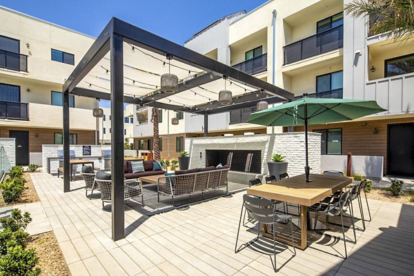 grill area/patio at Ironwood Apartments