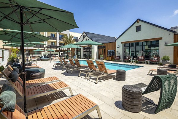pool at Ironwood Apartments