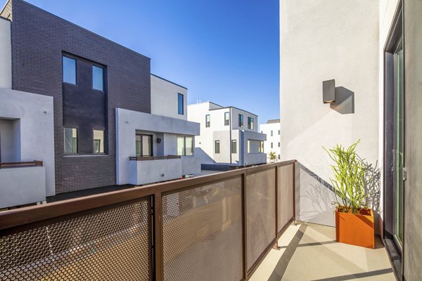 patio/balcony at Mason Townhomes at Epoca Apartments