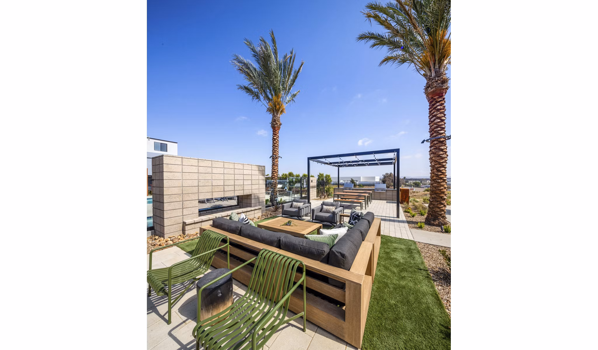 fire pit/grill area/patio at Mason Townhomes at Epoca Apartments