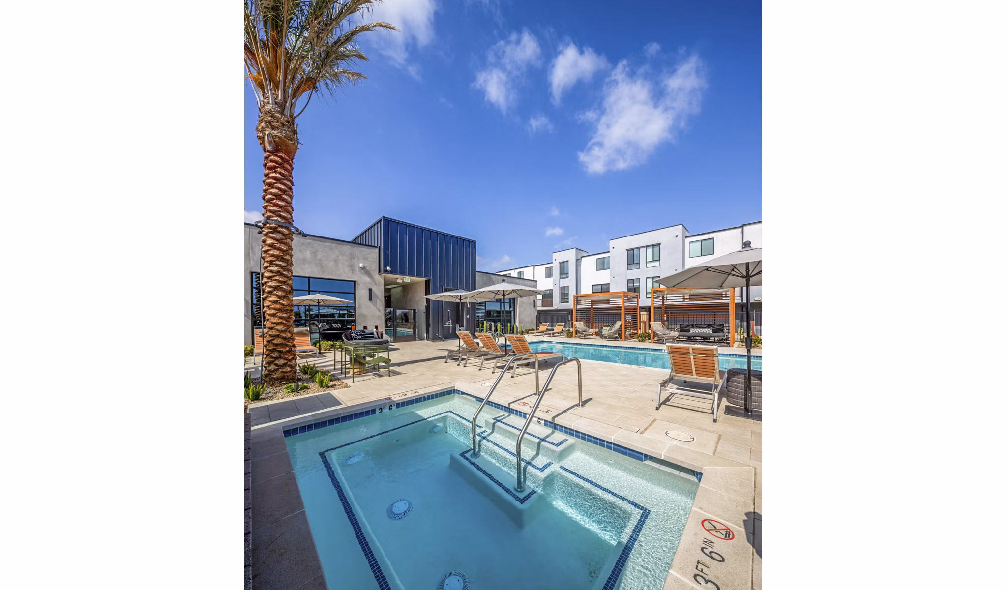 hot tub/pool at Mason Townhomes at Epoca Apartments