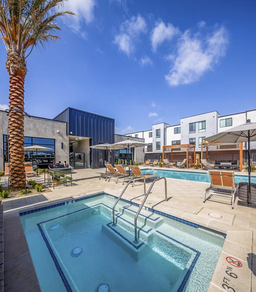 hot tub/pool at Mason Townhomes at Epoca Apartments