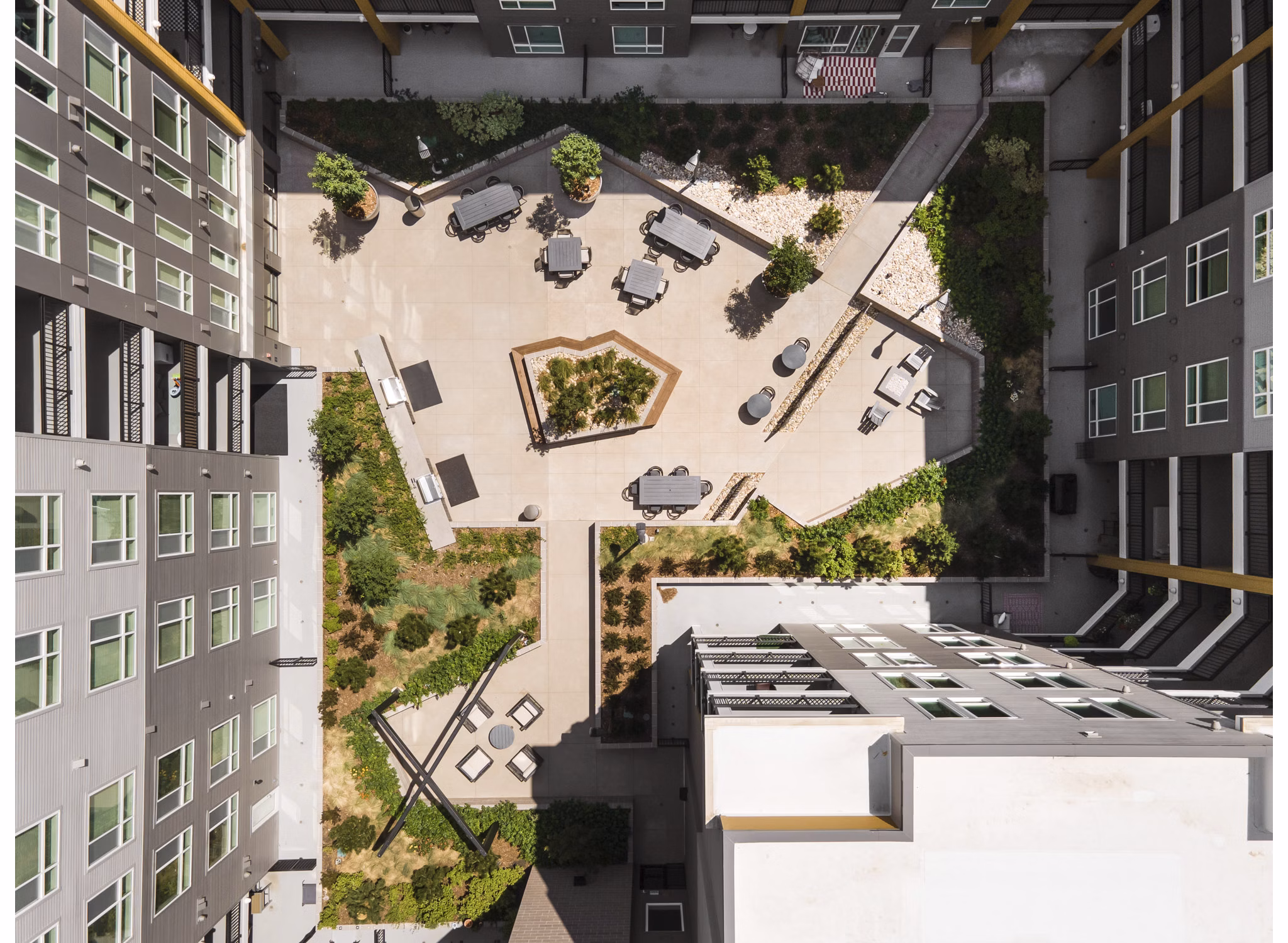 Braxton Apartments: Stunning of modern luxury apartments in a vibrant urban setting
