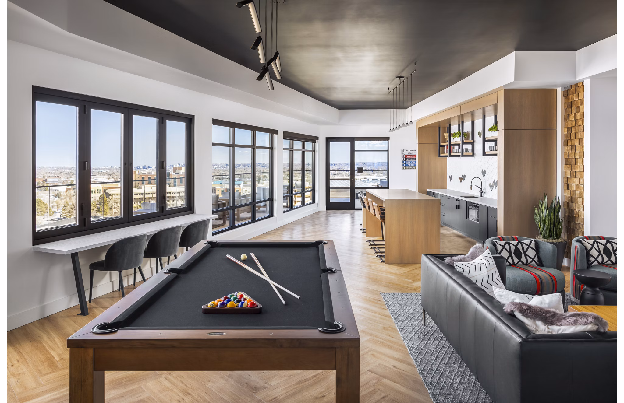 clubhouse game room at Braxton Apartments