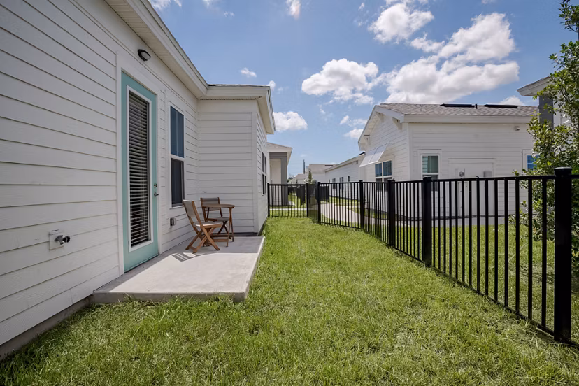 Eden Heritage Lakes Apartments: Modern patio space featuring comfortable seating and lake views