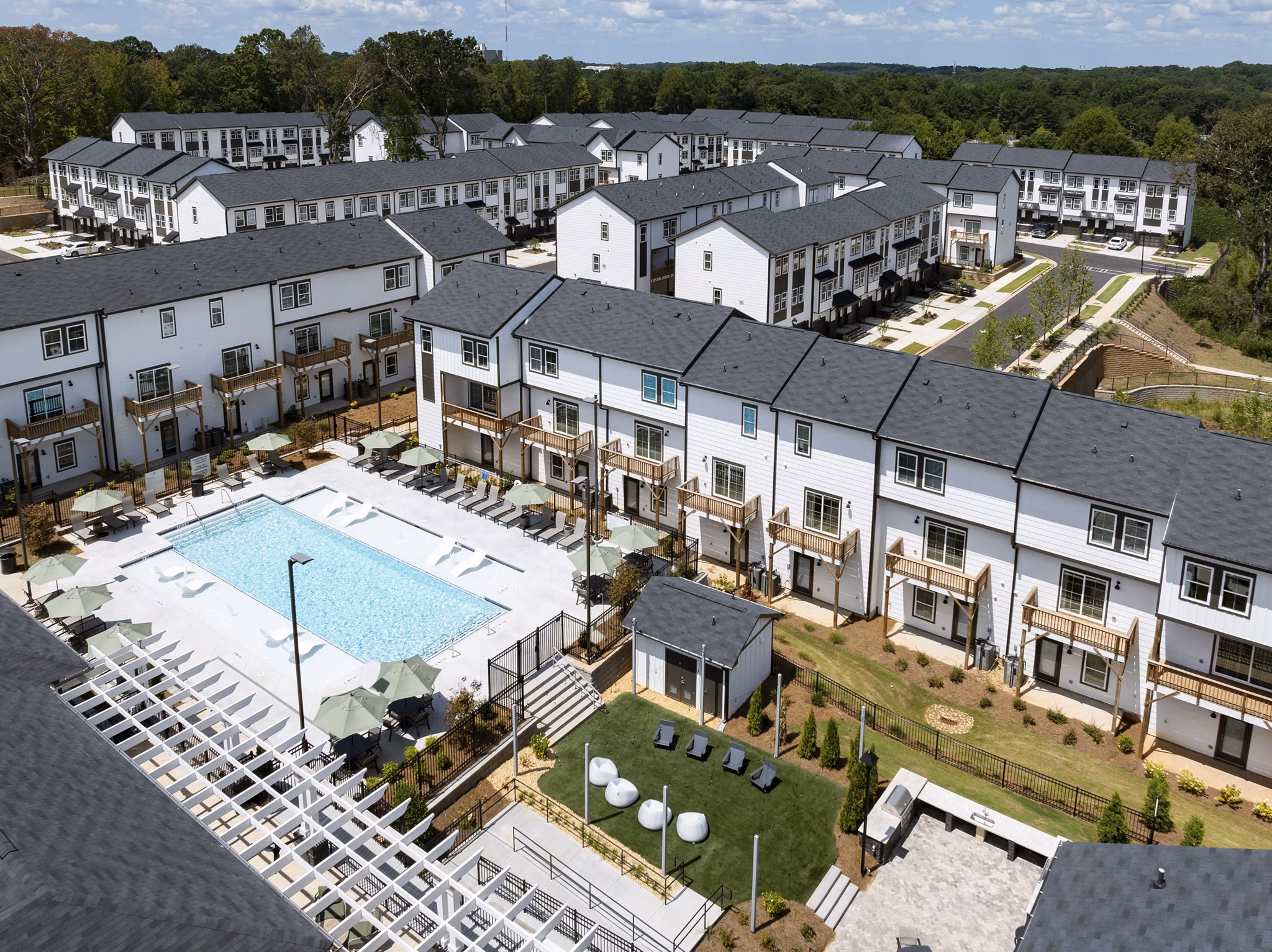 Generation Avondale East: Stylish of luxury apartments in vibrant Avondale neighborhood