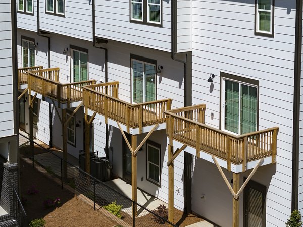 Generation Avondale East: Luxurious mid-rise apartments with modern facade in Avondale neighborhood