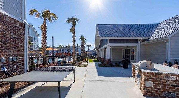 grill area at Riverchase Vista Apartments