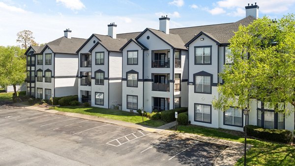 Madison at Adams Farm: Spacious luxury apartment with lush greenery in Greensboro