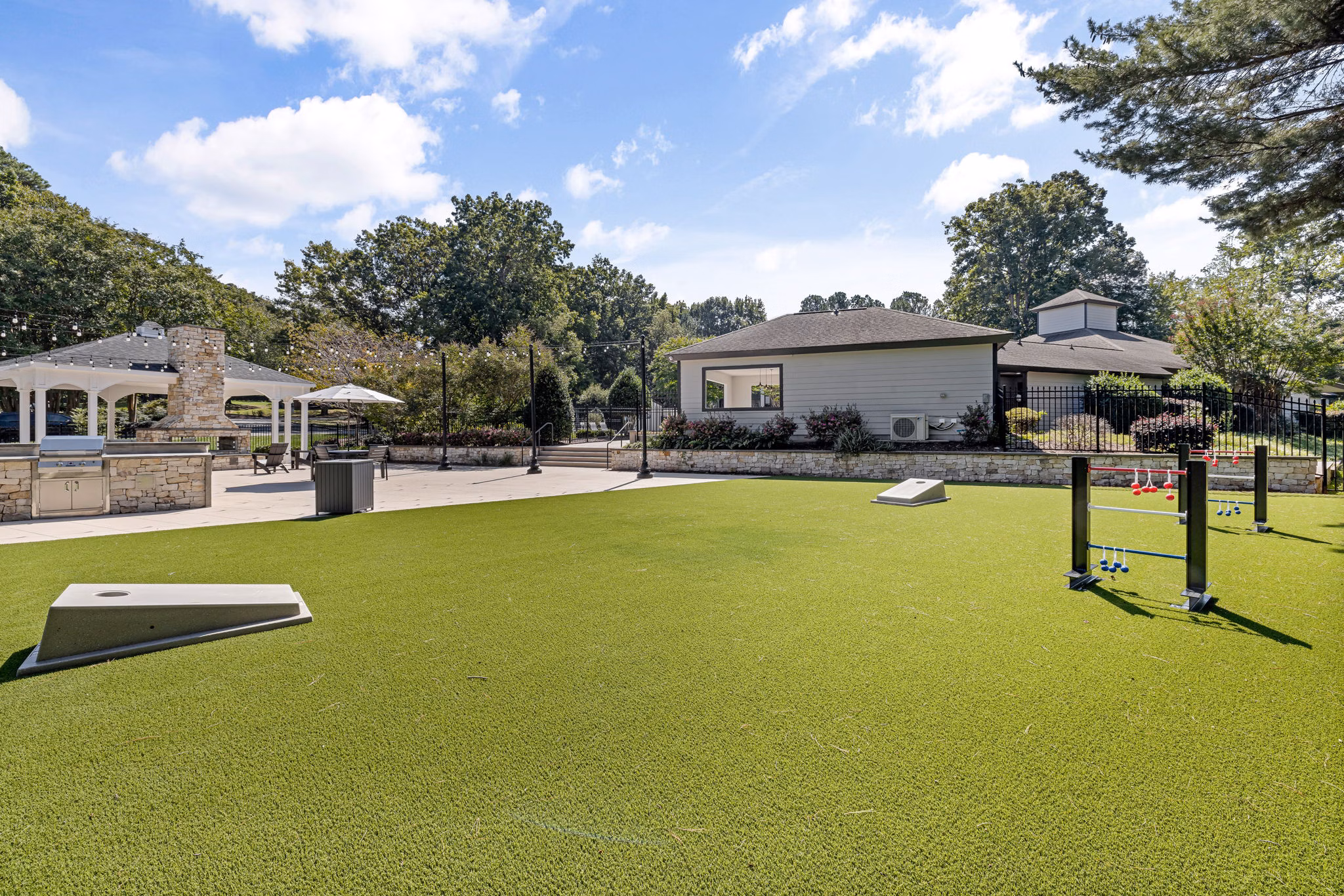 Courtyard with lush gardens and seating at View at Lake Lynn Apartments