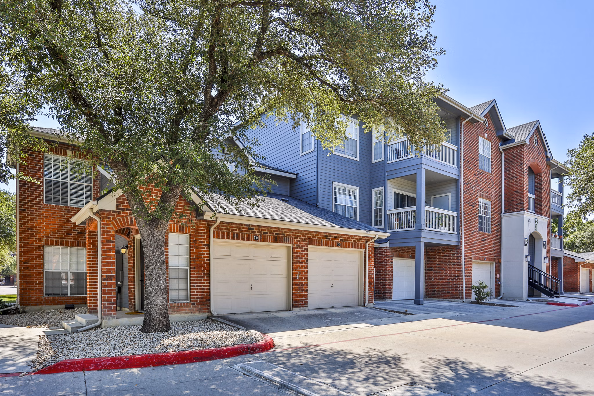 The Quarry Alamo Heights: Stylish building of luxury apartments in Alamo Heights