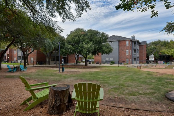 The Quarry Alamo Heights Apartments: Lush courtyard with seating areas and greenery