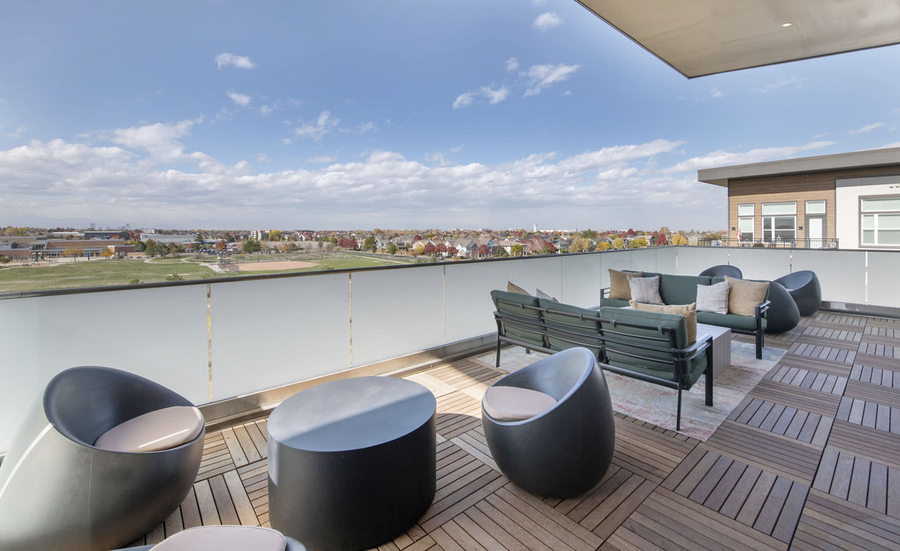 Roof deck at Alexan Montview Plaza