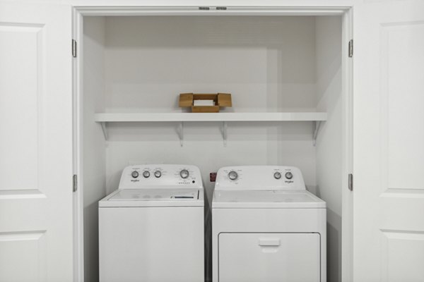 laundry facility at Everleigh Deerfield Apartments 