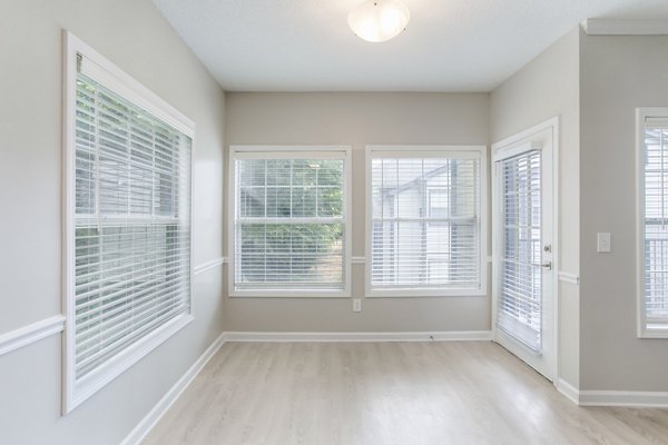 dining room at Ashton Brook Apartments