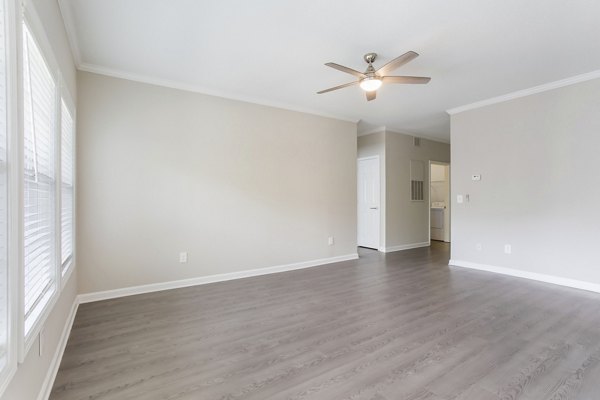 Stylish living room with contemporary furnishings in Ashton Brook Apartments