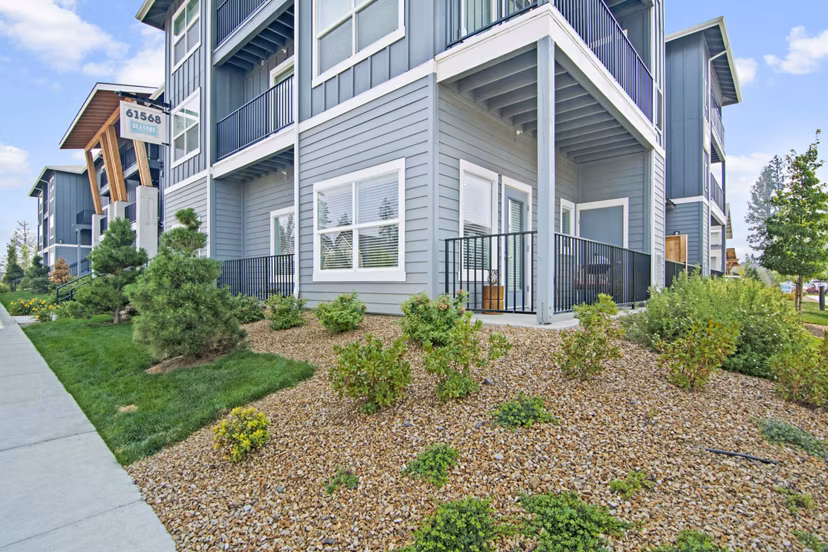 Seasons at Farmington Reserve: Elegant of premier apartments in Farmington, showcasing modern architectural design