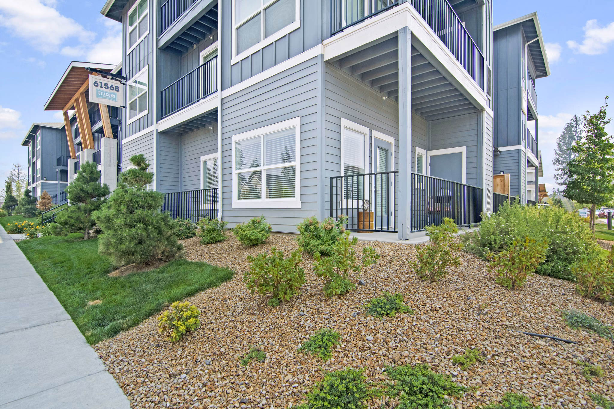 Seasons at Farmington Reserve: Elegant of premier apartments in Farmington, showcasing modern architectural design