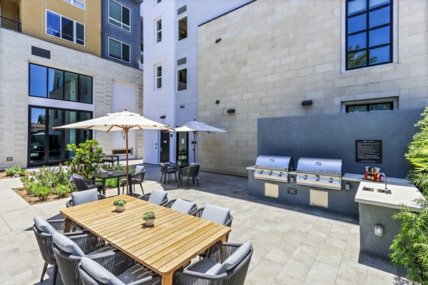 grill area/patio at Jefferson La Mesa Apartments