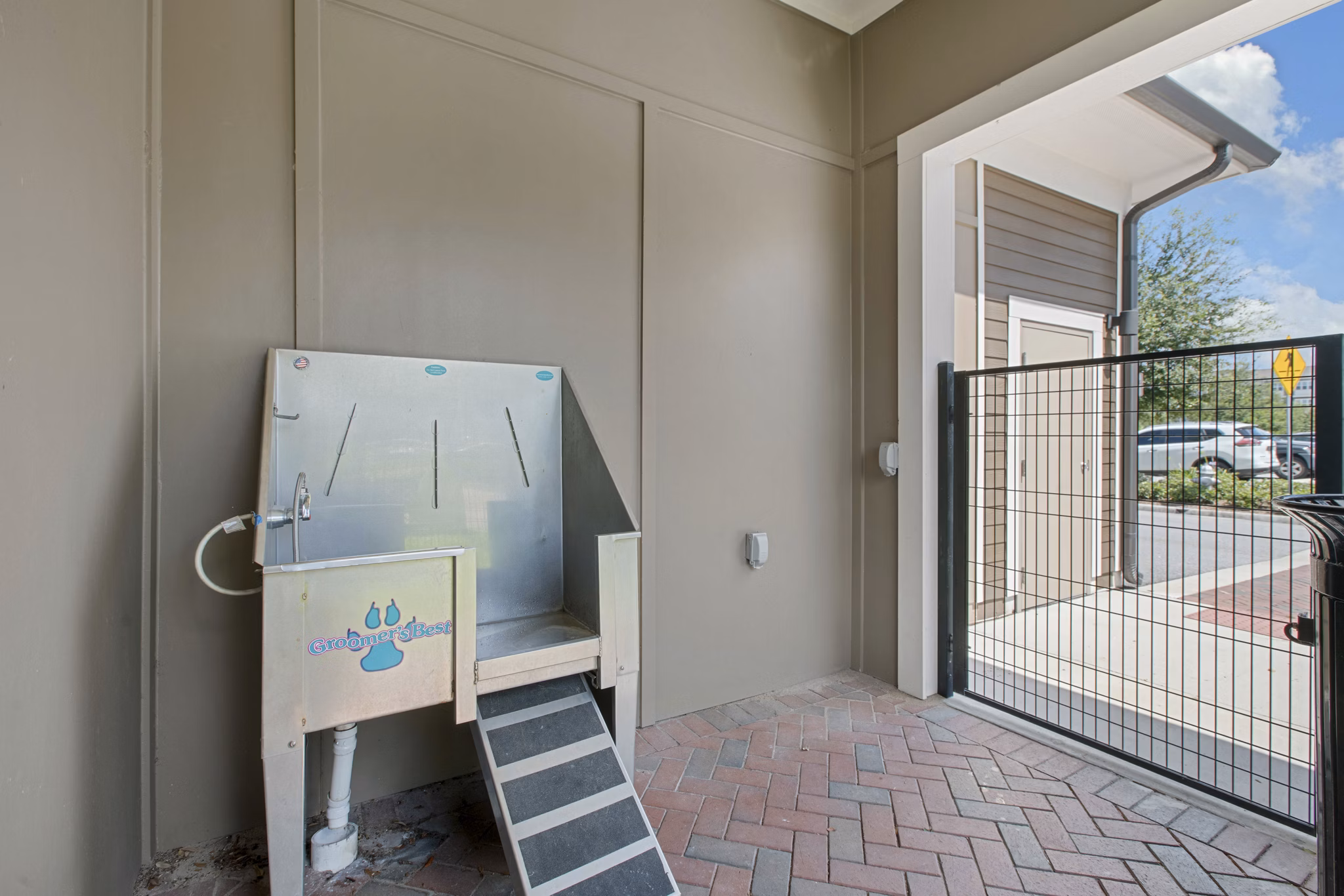 dog wash station at Integra Lakes Apartments