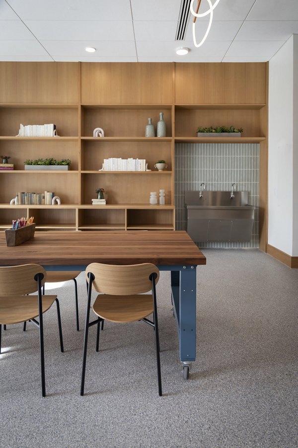 Clubhouse featuring modern seating and entertainment at The Ludlow Apartments